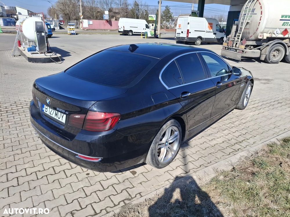 BMW Seria 5 525d Aut. Luxury Line - 2