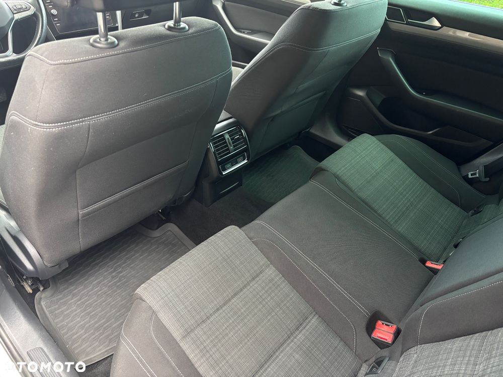 Volkswagen Passat Variant 2.0 TDI SCR DSG Business - 12