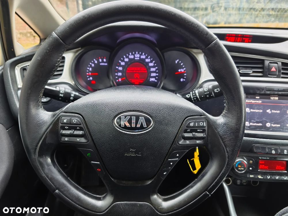 Kia Ceed 1.6 CRDi 136 ISG Dream-Team Edition - 16