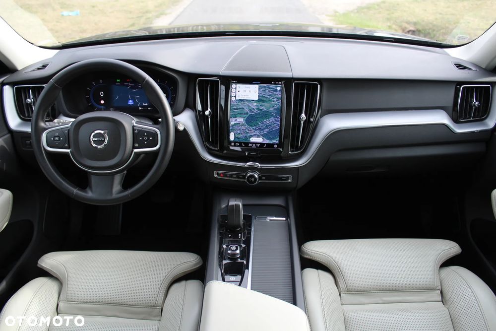 Volvo XC 60 B4 D AWD Geartronic Momentum Pro - 39