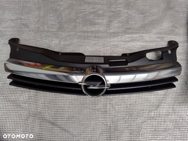 Opel Astra H 3 atrapa grill przód chrom kompletna oryginalna gril 5d