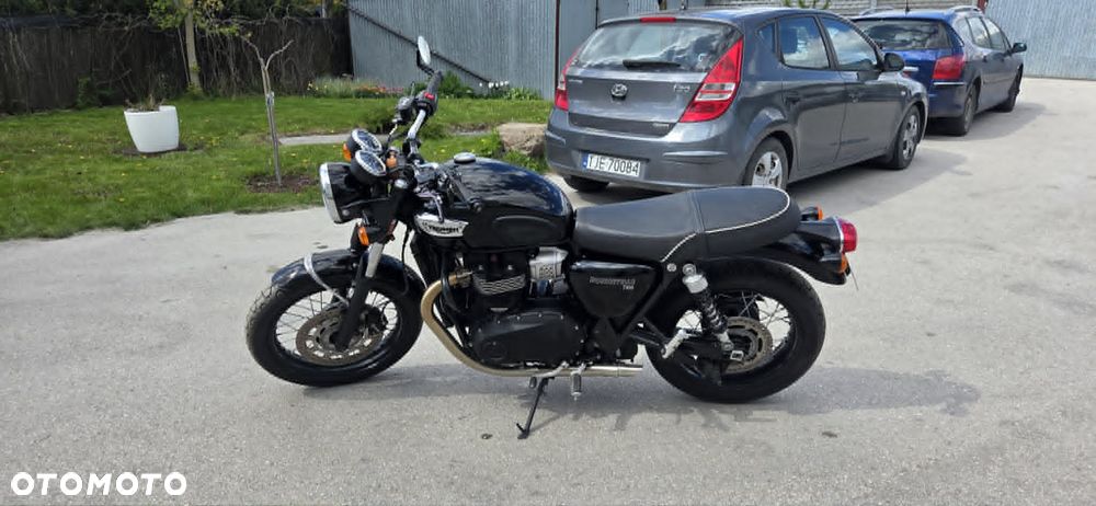 Triumph Bonneville - 1