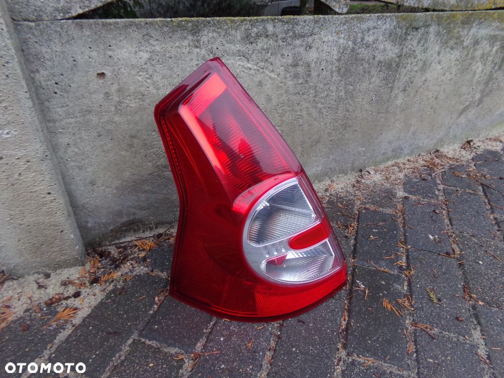 Lampa tylna lewa Dacia Sandero I - 1