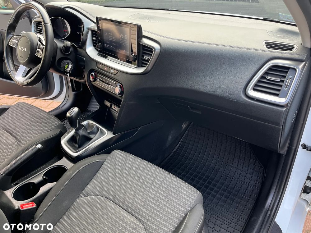 Kia Ceed 1.5 T-GDI M - 25