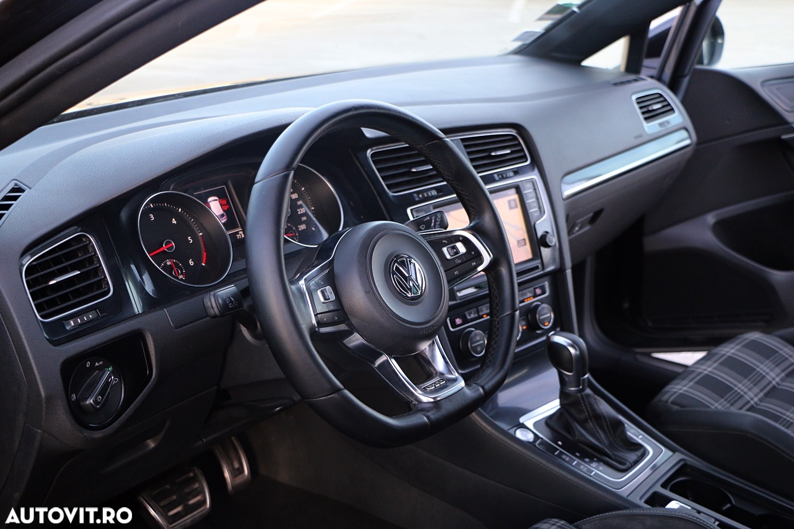 Volkswagen Golf 2.0 TDI DPF BMT DSG GTD - 12