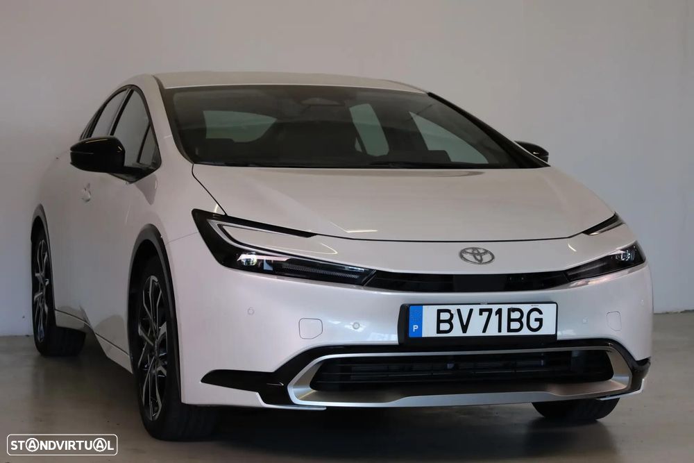 Toyota Prius 2.0 Plug-in Luxury - 2