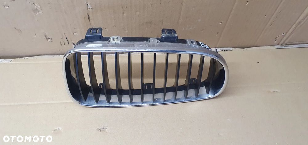 Nerka grill atrapa prawa ORYGINAŁ BMW I E81 E87 - 2