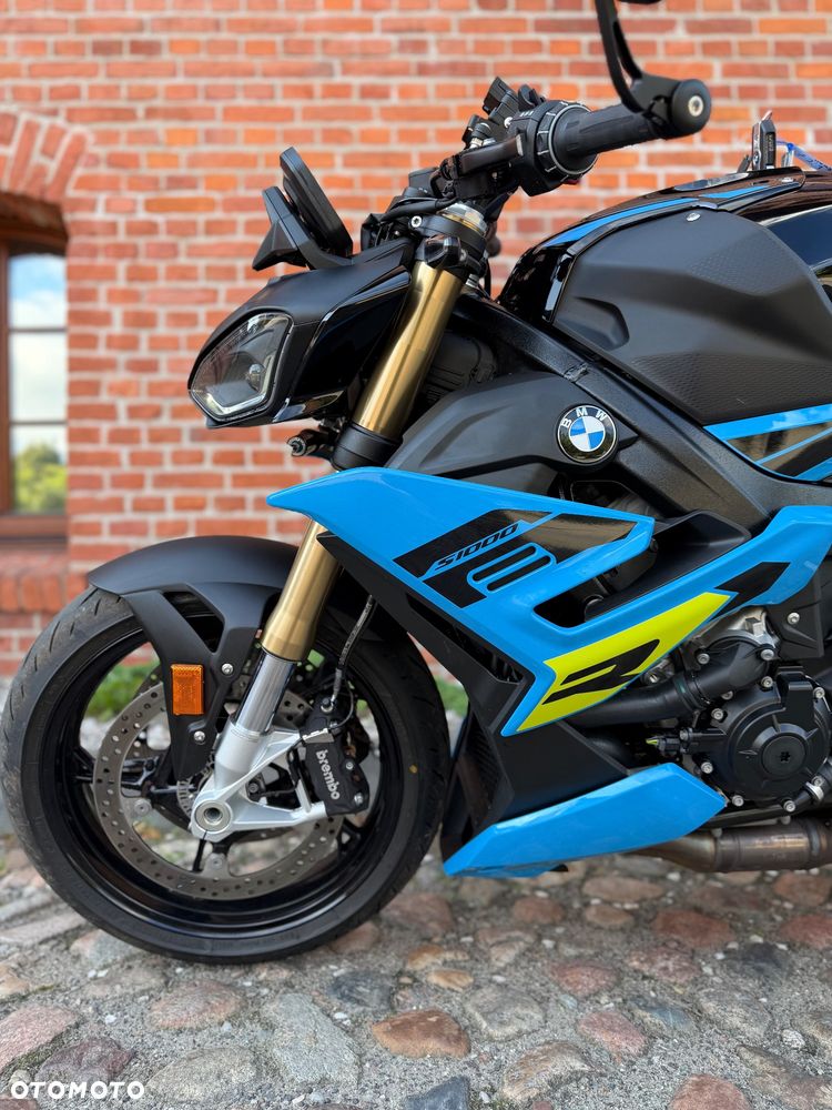 BMW S - 6