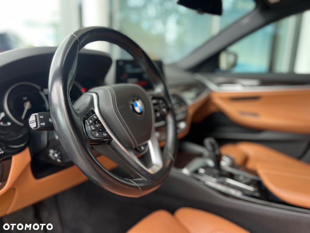 BMW Seria 5 540i xDrive GPF Luxury Line sport - 14