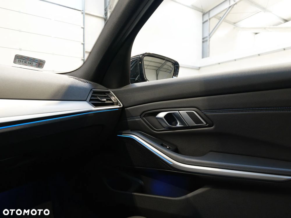 BMW Seria 3 320d xDrive M Sport sport - 37