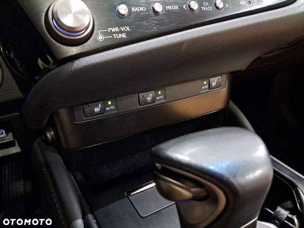 Lexus ES 300h Business Edition - 14