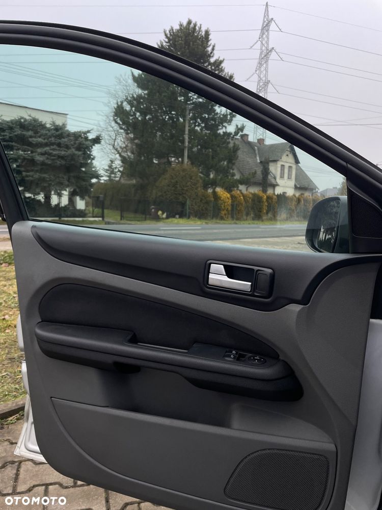 Ford Focus 1.6 Ambiente - 12