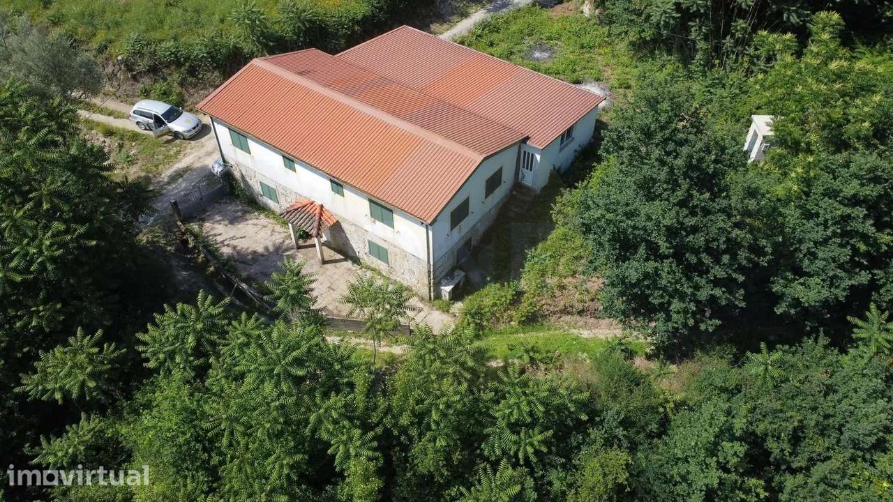 Moradia T4 com 3.600 m² de terreno em Valbom São Pedro, Vila Verde - Grande imagem: 2/29
