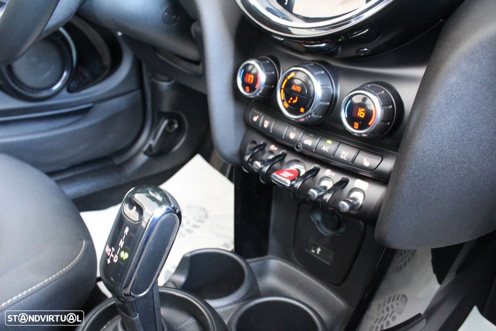 MINI Cabrio Cooper Auto - 11