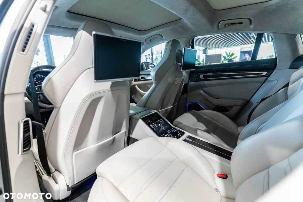 Porsche Panamera Turbo - 41