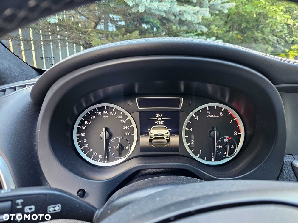 Infiniti Q30 - 6