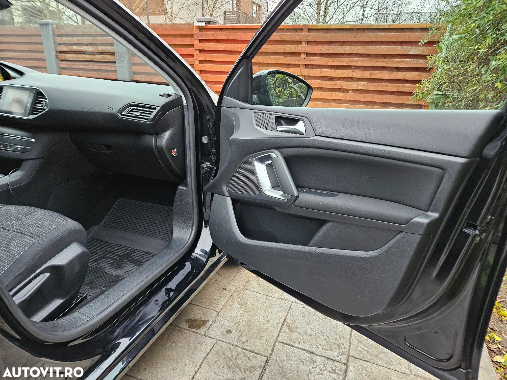 Peugeot 308 SW BlueHDi 120 EAT6 Stop & Start Active - 22