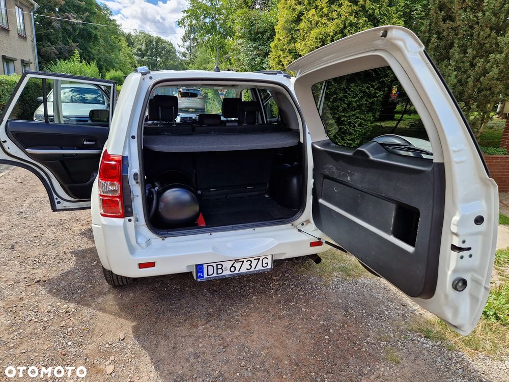 Suzuki Grand Vitara 2.4 De Luxe - 18