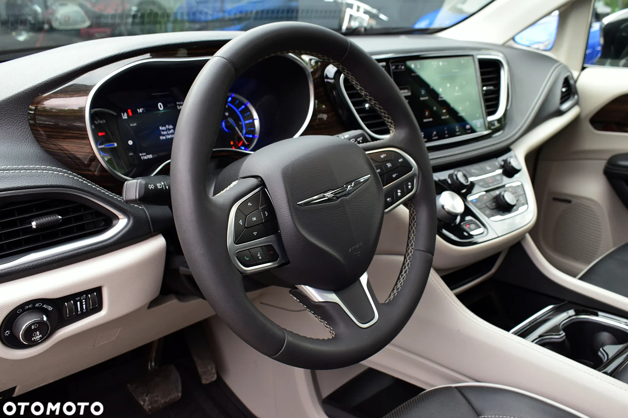 Chrysler Pacifica - 4