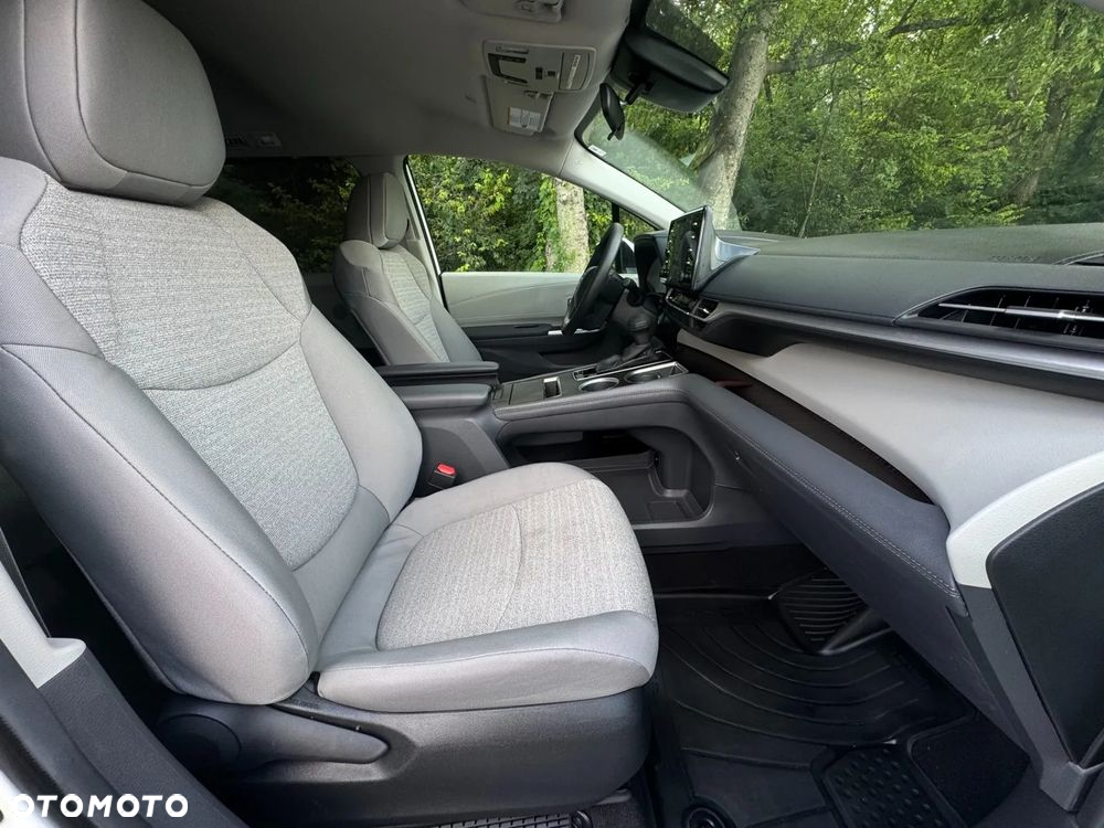 Toyota Sienna - 15