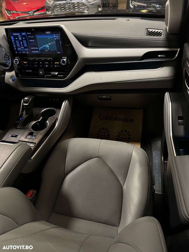 Toyota Highlander 2.5 L Hybrid Dynamic Force 248CP Luxury Pearly - 16