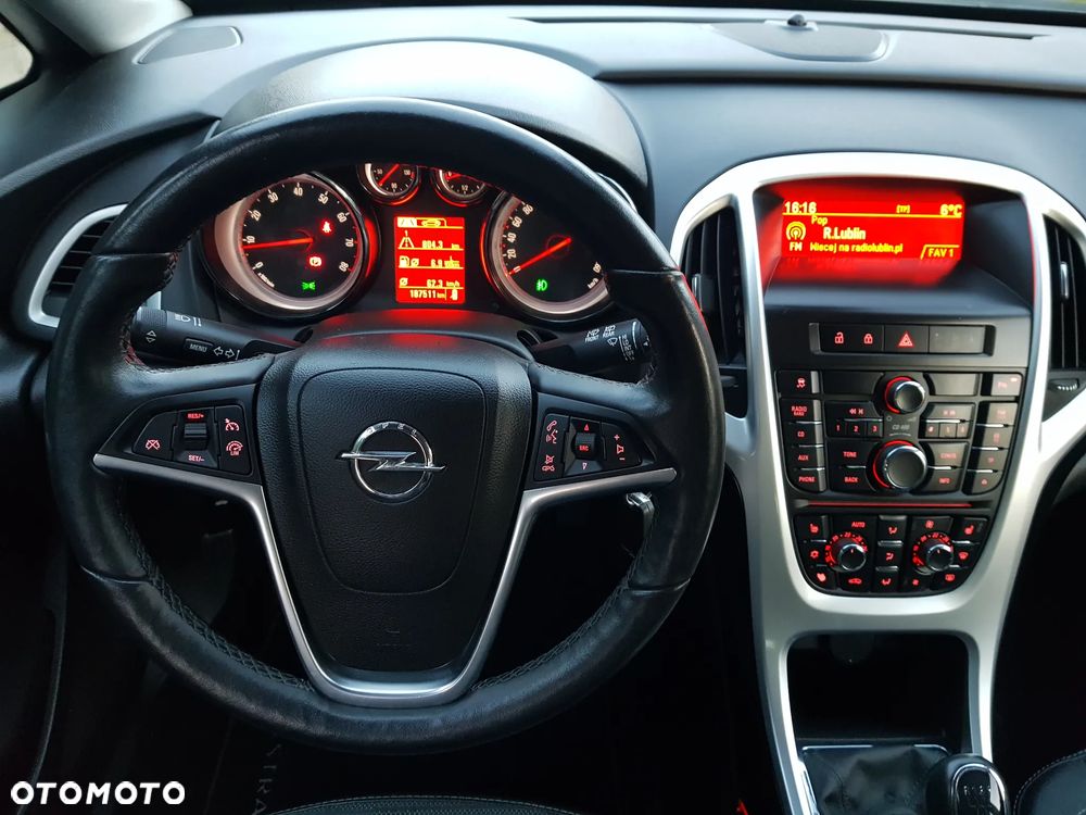 Opel Astra 1.4 Turbo Exklusiv - 28