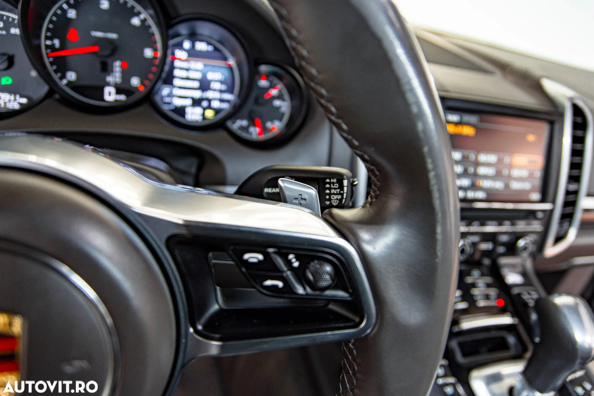 Porsche Cayenne 3.0 L - 24