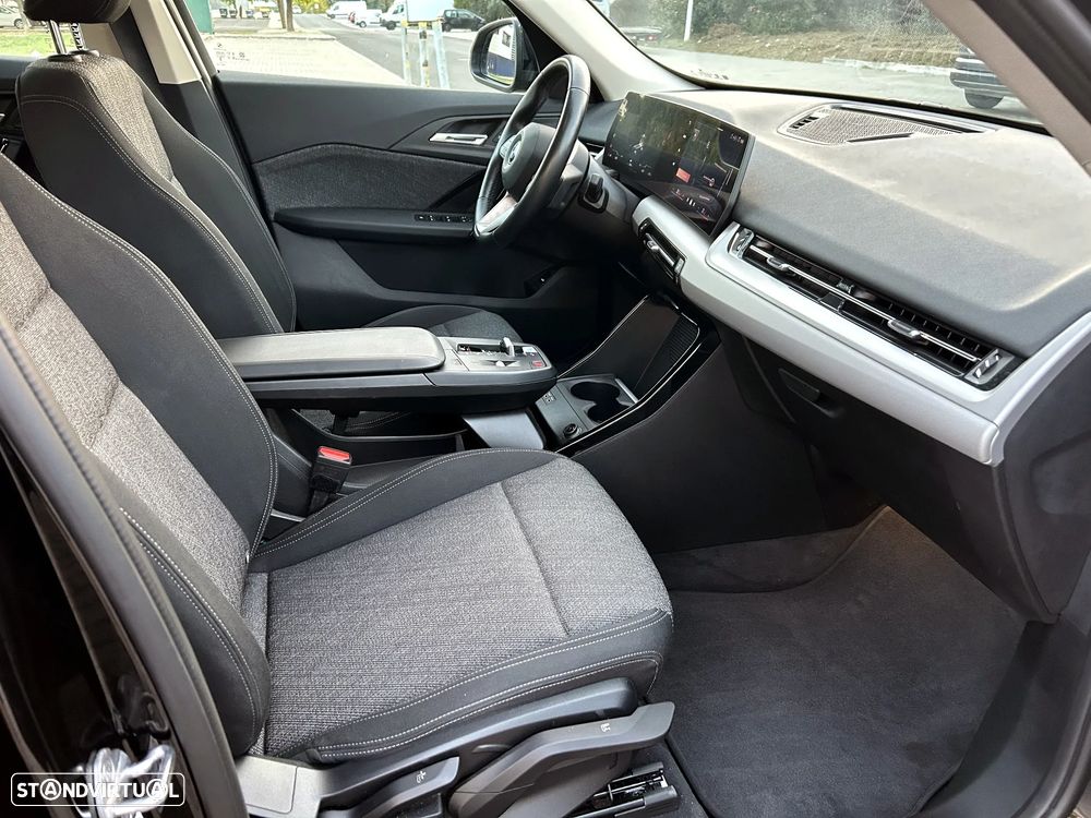 BMW iX1 eDrive20 — fotografia 15