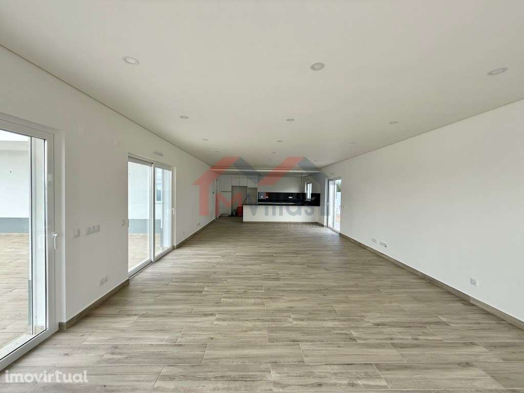 Moradia V4 com vista mar e piscina - Altura - Grande imagem: 2/32