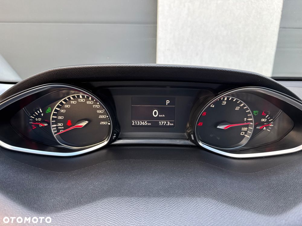 Peugeot 308 BlueHDi 150 Automatik Stop & Start Allure - 31