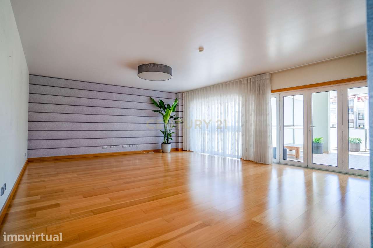 Apartamento T4 Premium com Terraço na Avenida da Independência - Grande imagem: 2/60