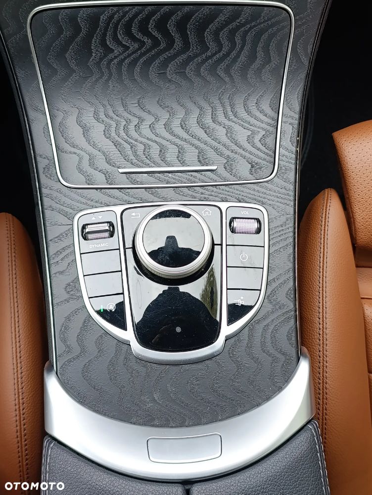 Mercedes-Benz Klasa C 300 9G-TRONIC AMG Line - 16
