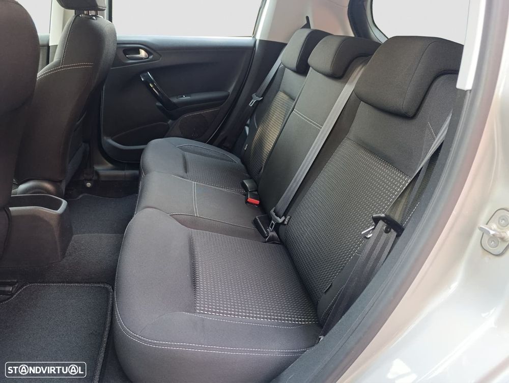 Peugeot 208 1.2 PureTech Allure EAT6 - 8