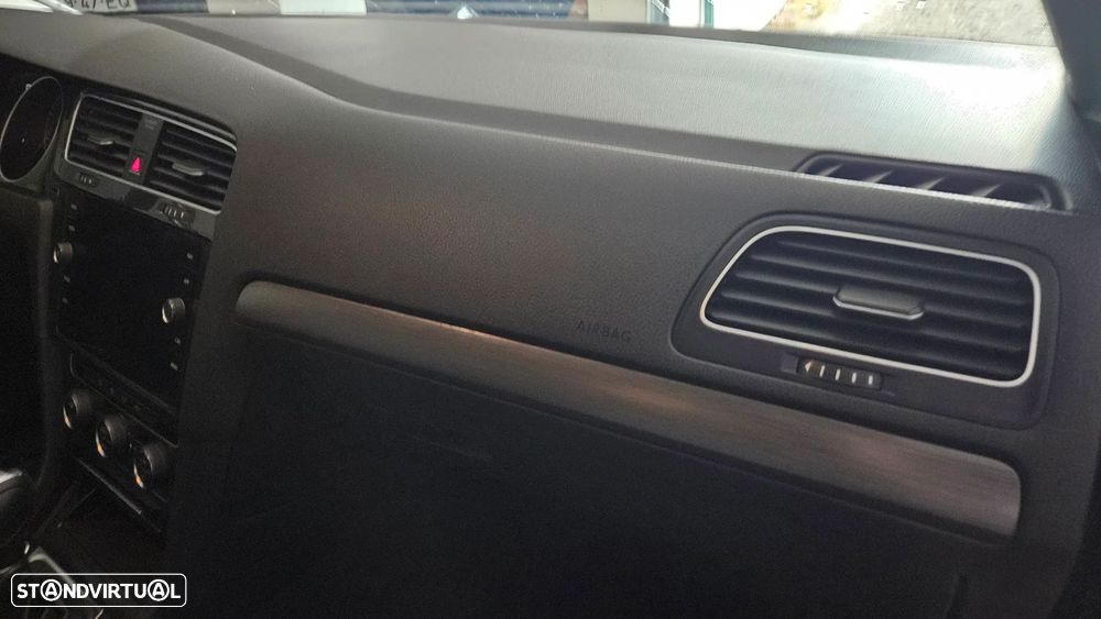 VW Golf 2.0 TDI R-Line DSG - 18