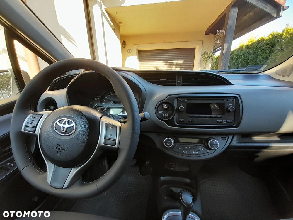 Toyota Yaris Hybrid 100 Active - 23