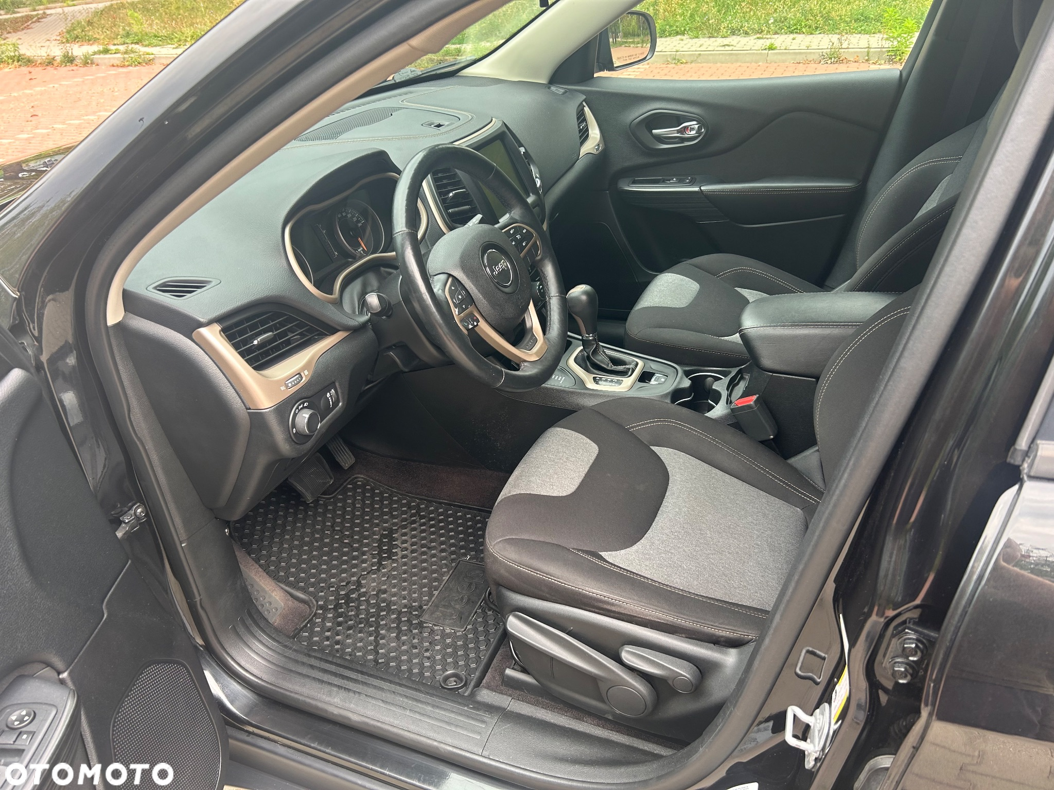Jeep Cherokee - 15
