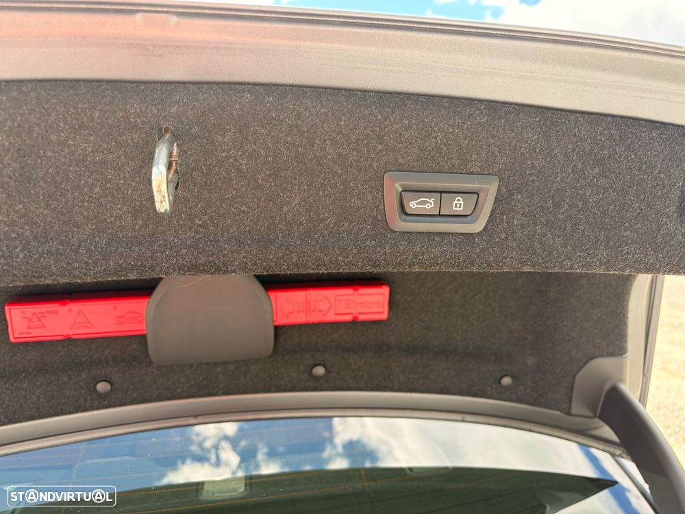 BMW 330 e Pack Desportivo M Auto - 19