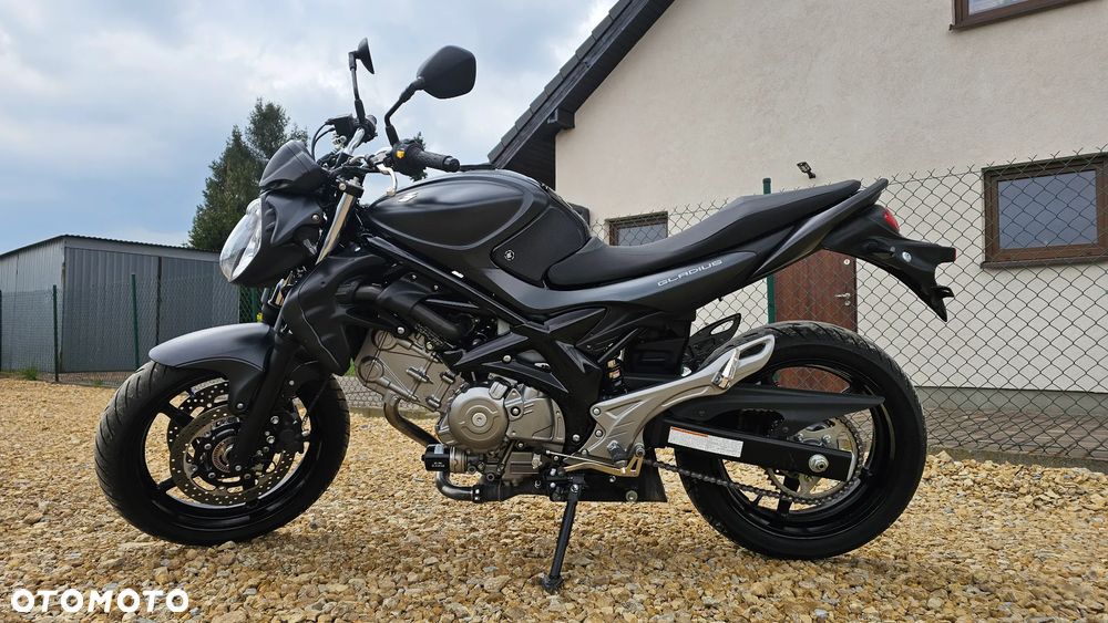 Suzuki Gladius - 32