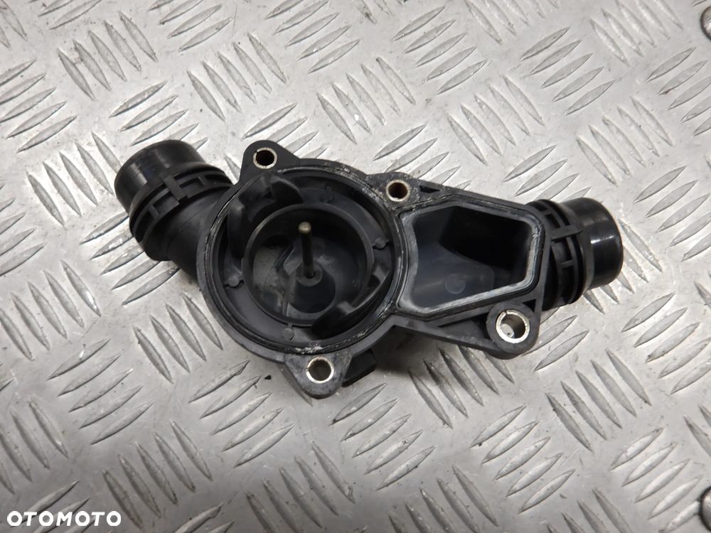 BMW E60 03-07 SEDAN 2.0B OBUDOWA TERMOSTATU - 3