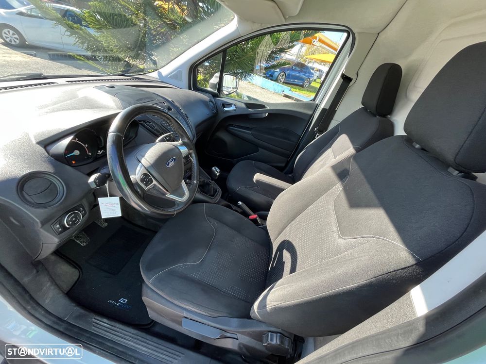 Ford Transit Courier - 24