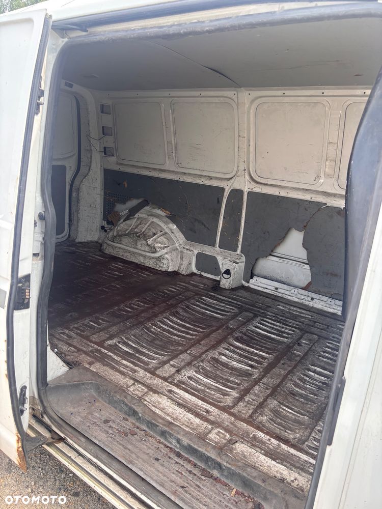 Volkswagen T5 - 12