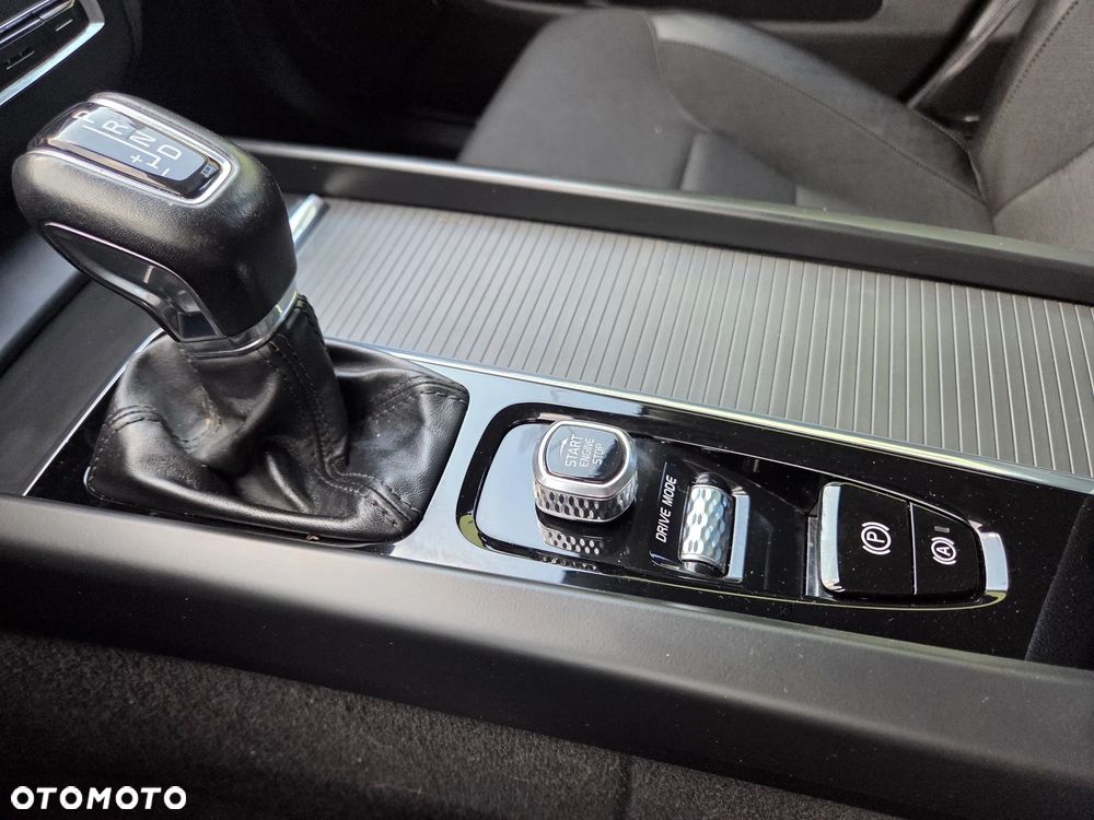 Volvo XC 60 D4 Momentum Pro - 30