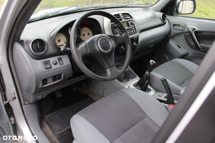 Toyota RAV4 D-4D 4x4 - 18