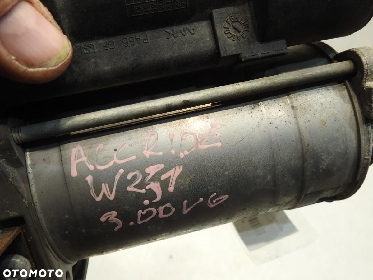 KOMPRESOR ZAWIESZENIA MERCEDES W251 3.0 CDI A2513202704 - 2