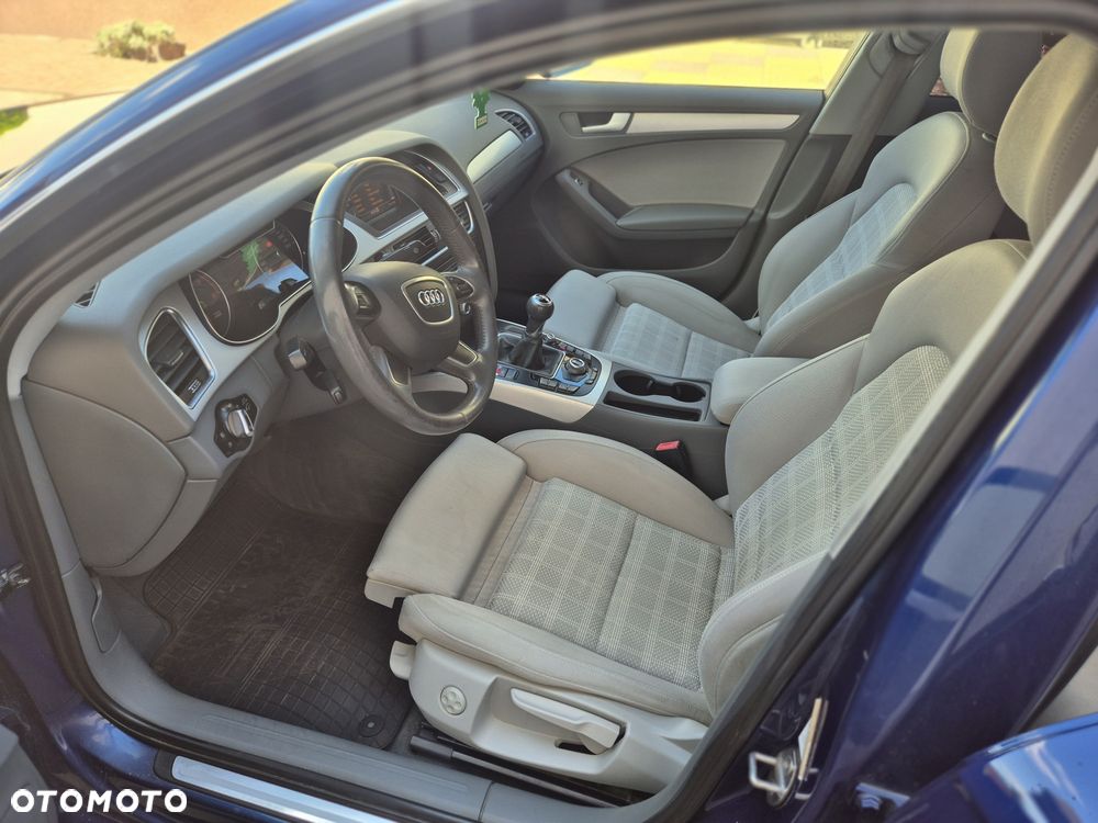 Audi A4 Limousine - 4