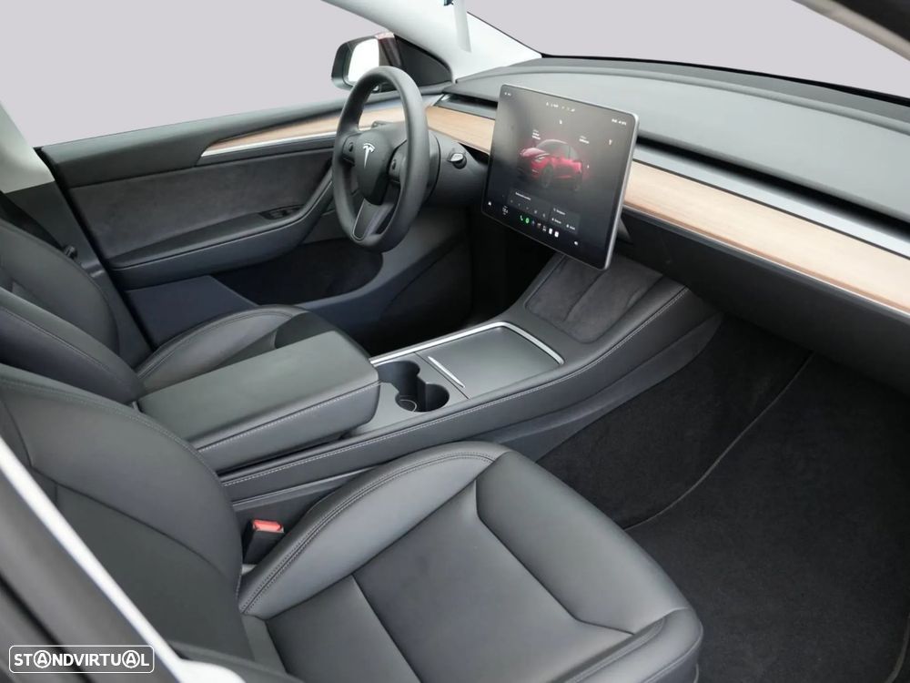 Tesla Model Y Performance Dual Motor AWD - 11