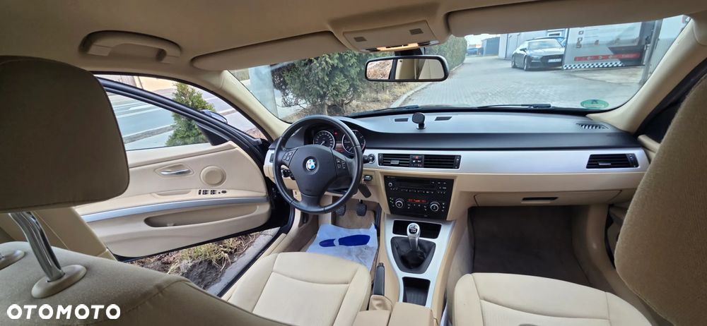 BMW Seria 3 318d DPF Edition Exclusive - 34