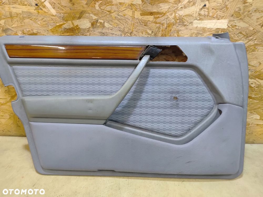 MERCEDES W124 BOCZEK TAPICERKA DRZWI LEWY PRZÓD - 7