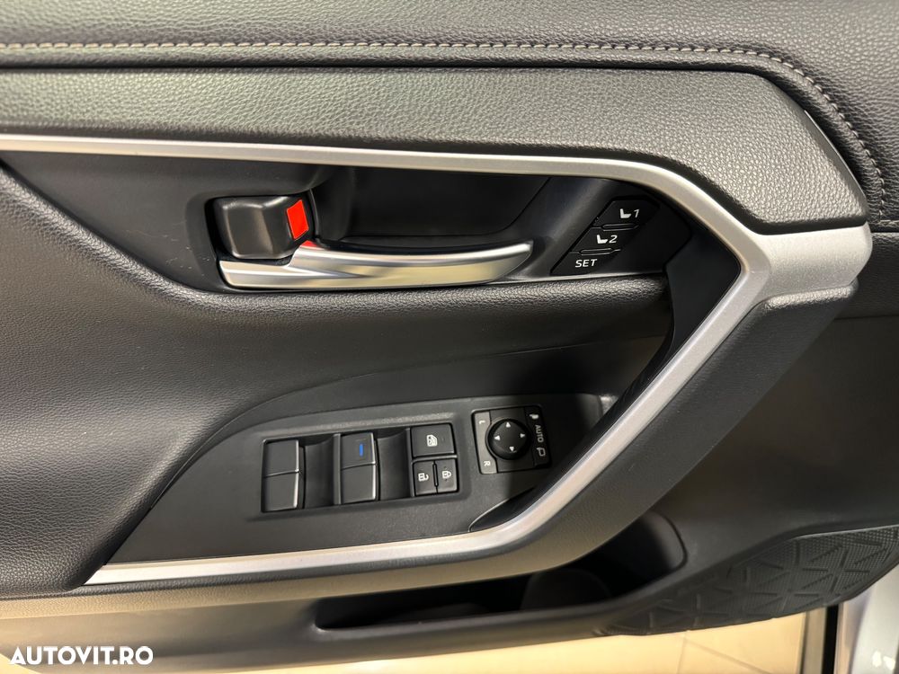 Toyota RAV4 2.5 4x4 Hybrid Team Deutschland - 21