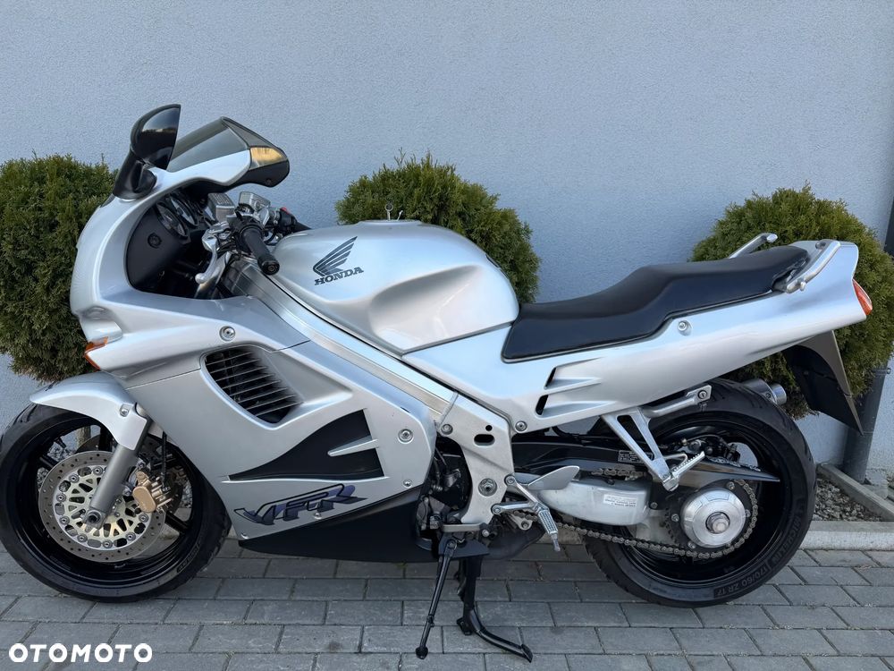 Honda VFR - 35